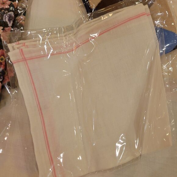 The Tie Bar Silk Floral Necktie, pocket square & Socks NWT Lot Of 3 Pieces - Picture 2 of 6